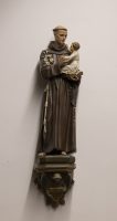 Statue des heiligen Antonius von Padua in der Herz-Jesu Kirche in Steffeshausen.